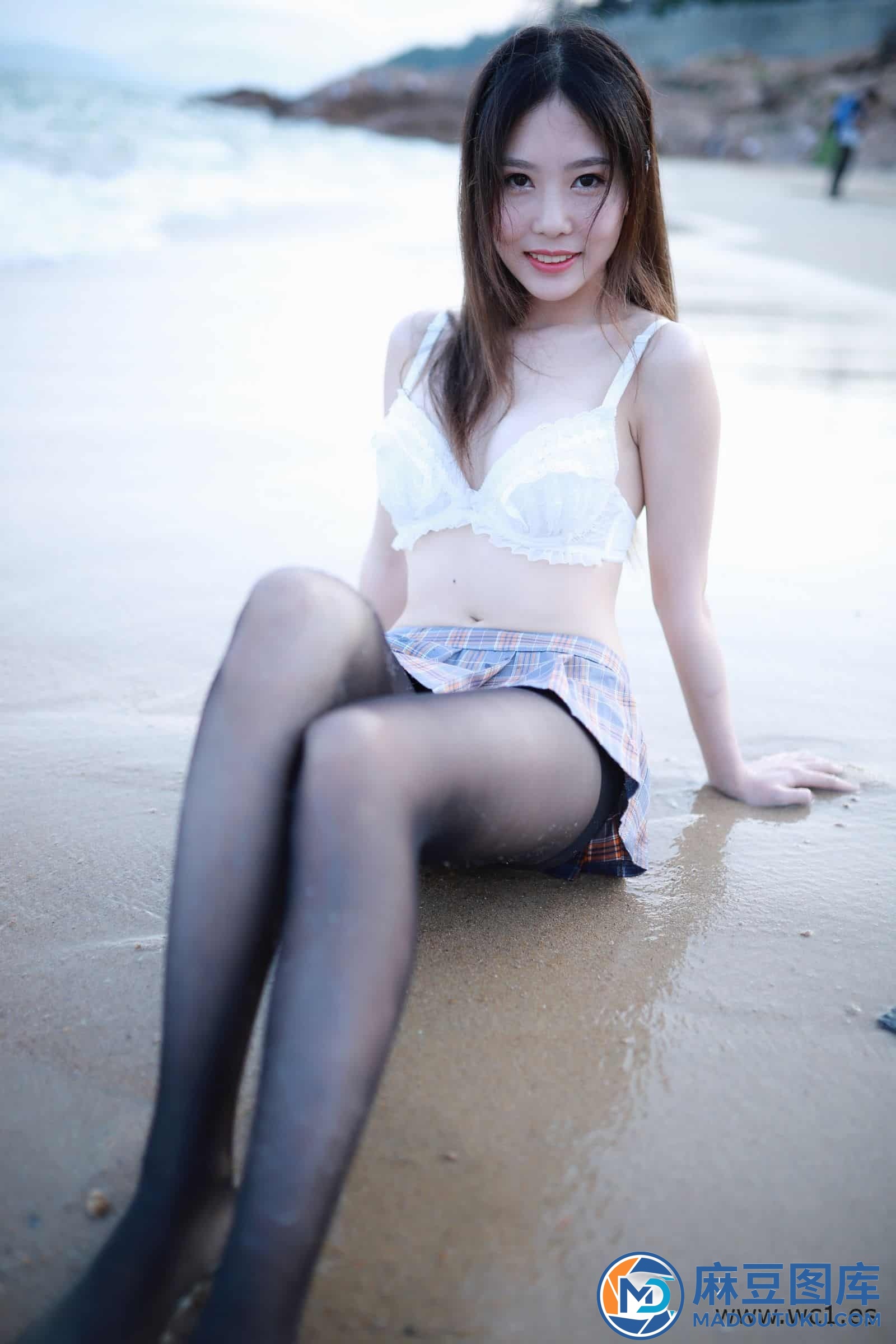 抖娘·利世《海边黑丝》