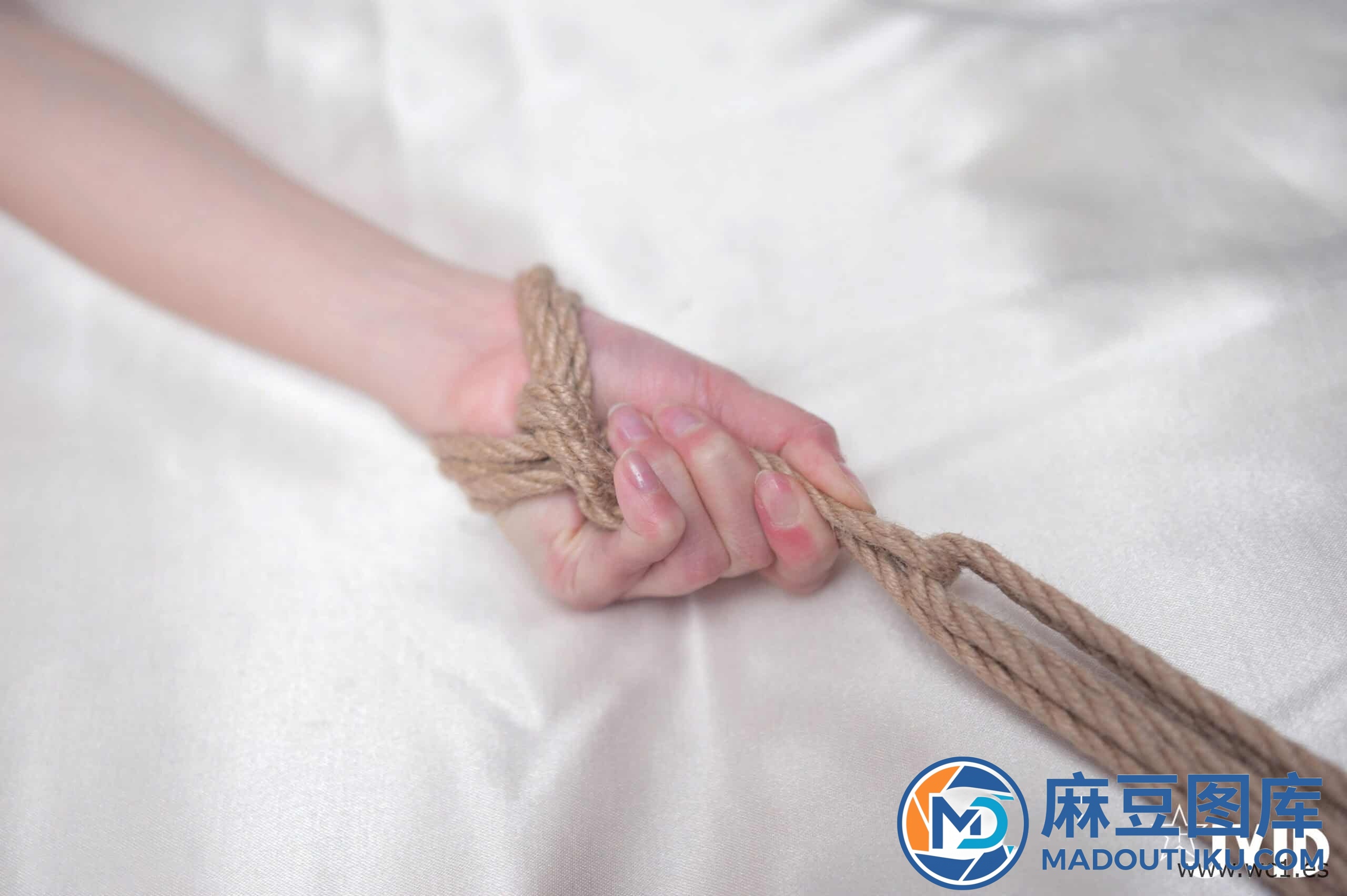 【JVID】斑比《初次束缚羞耻M字腿》（JVID） - 第 6 张