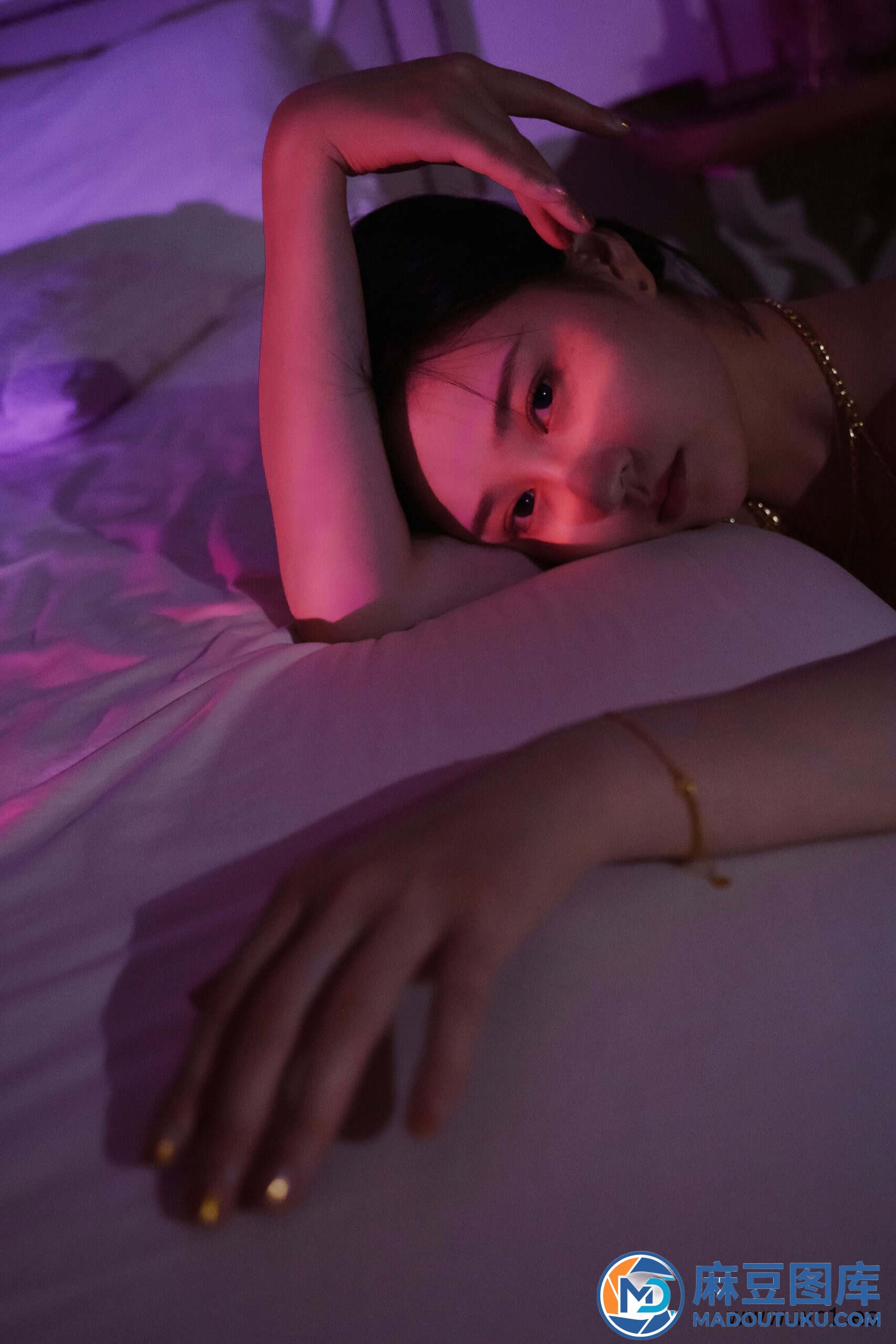 【国模套图】年年《紫色妖姬》 - 第 8 张