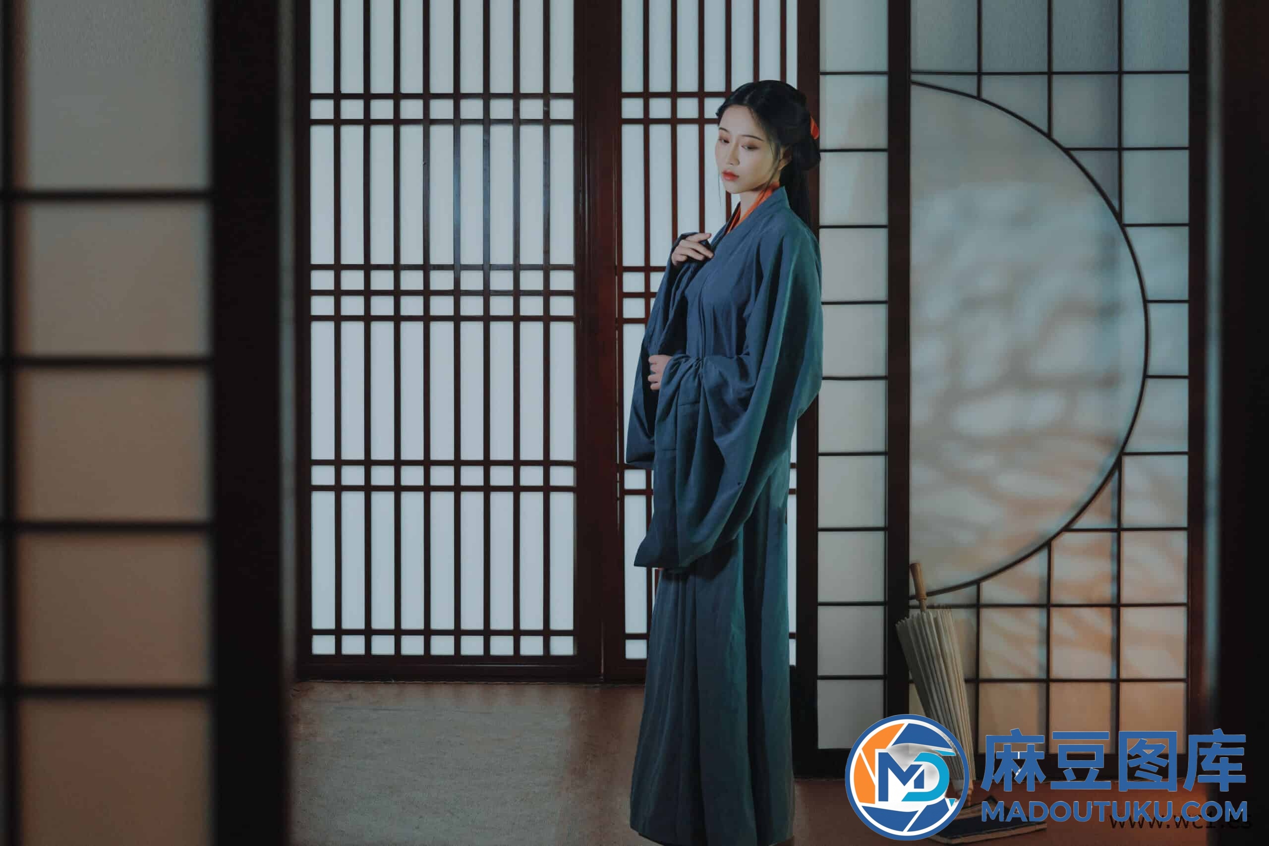 【国模套图】年年《汉宫春月》 - 第 1 张
