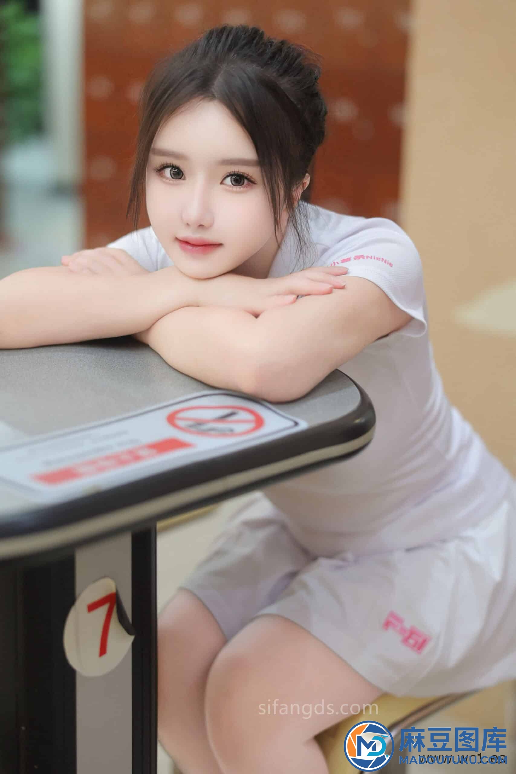【私购流出】小薯条nienie《保龄球馆露出》
