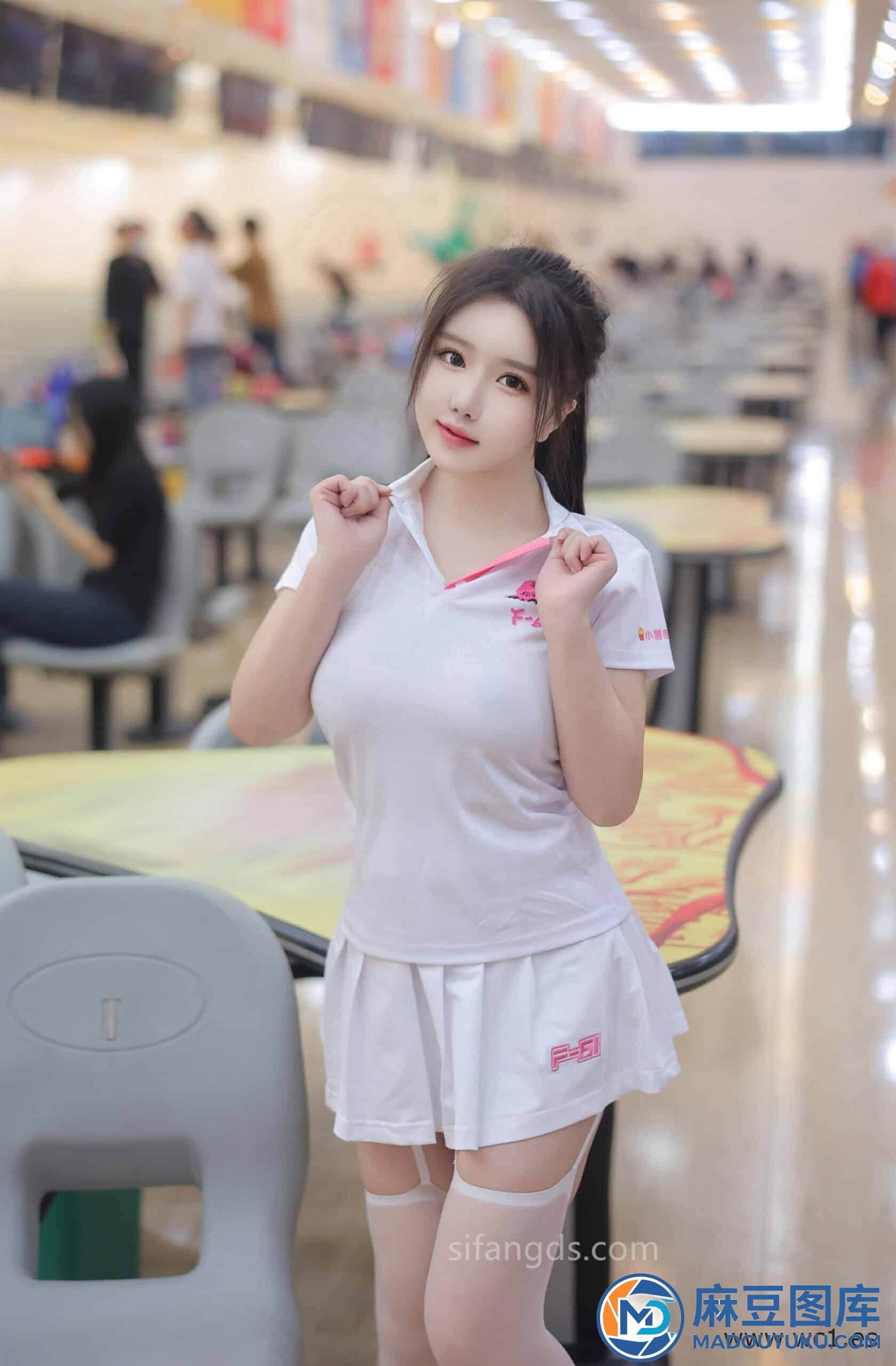 【私购流出】小薯条nienie《保龄球馆露出》