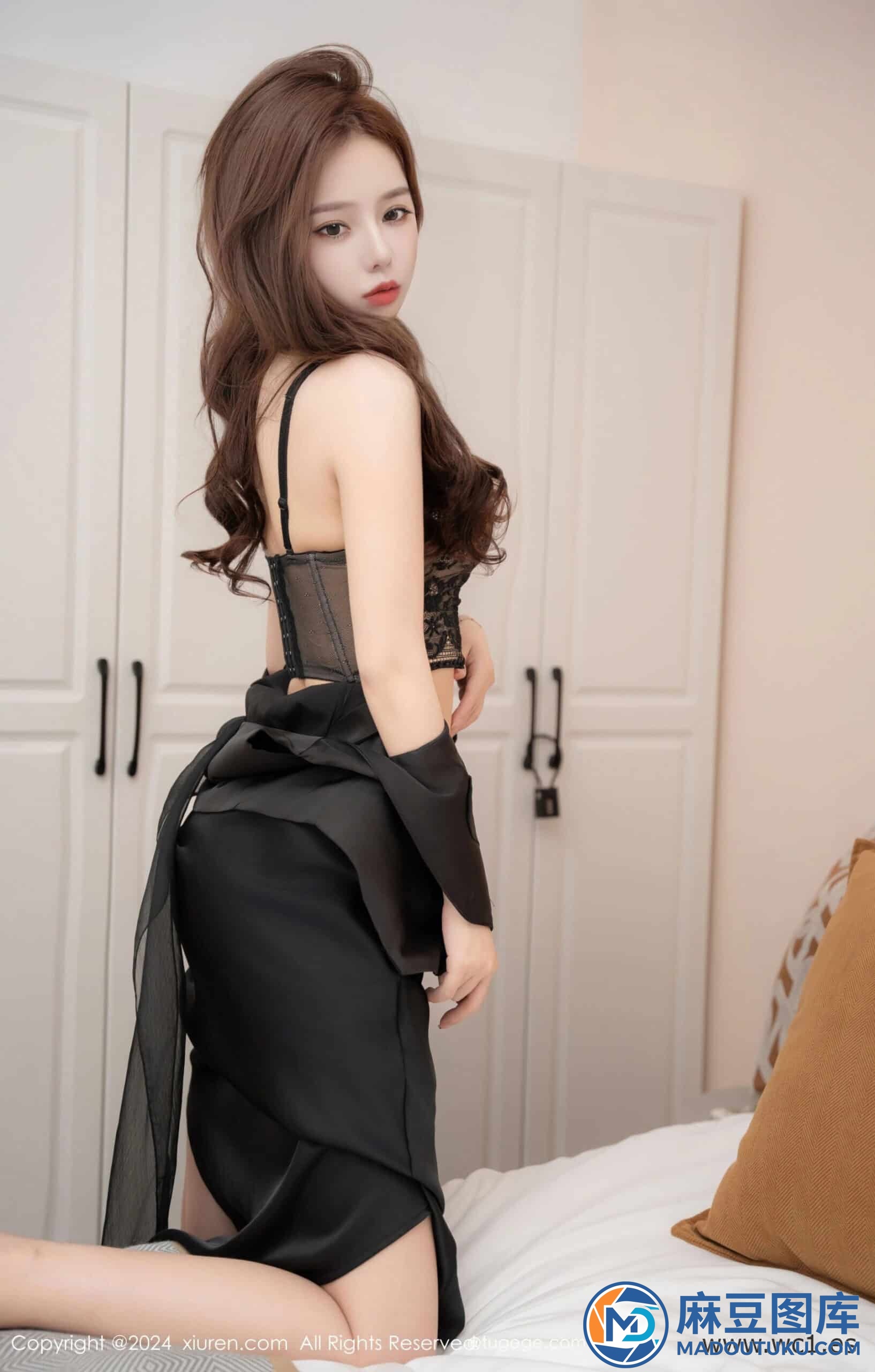 【秀人网】拍黄瓜girl（9511） - 第 2 张