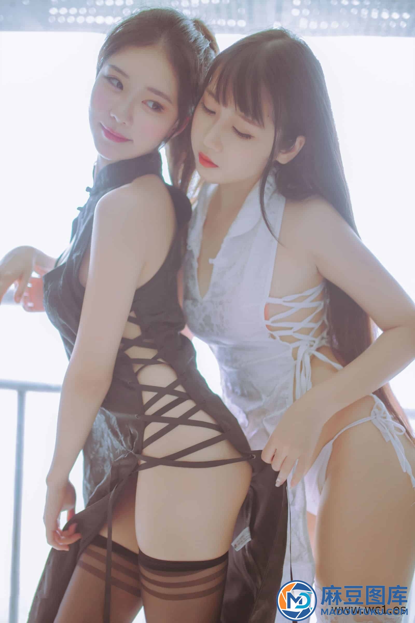 抖娘·利世×不呆猫《黑白旗袍双子》