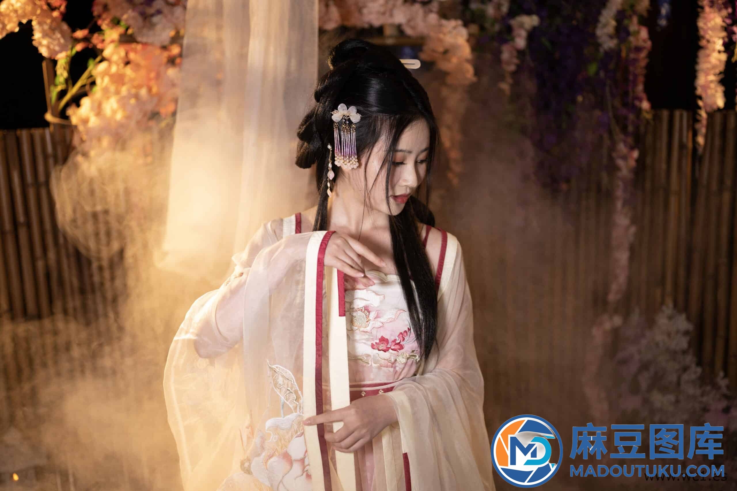 【国模套图】年年《出水芙蓉》 - 第 1 张