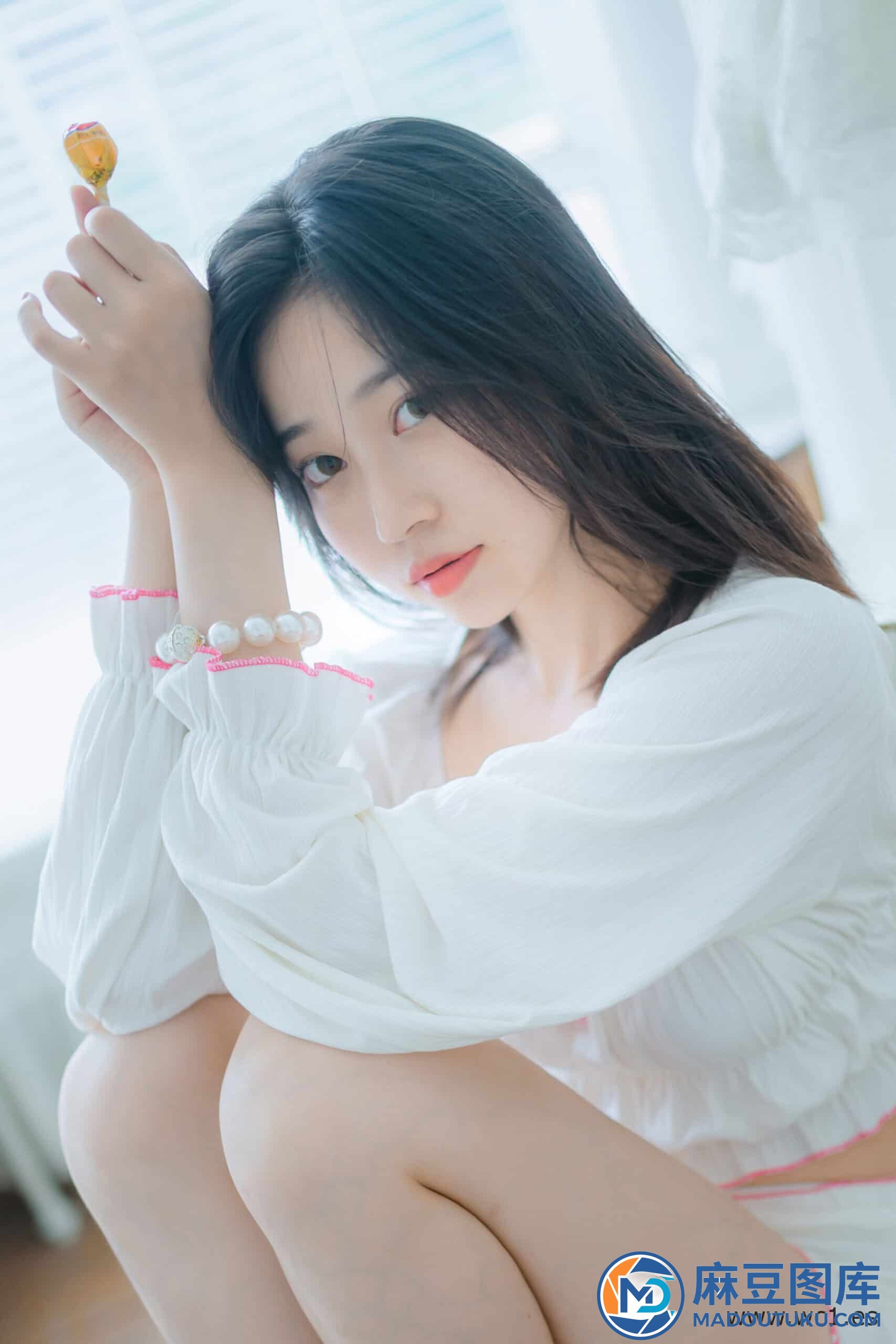 年年《爱吃棒棒糖的少女》 - 第 4 张