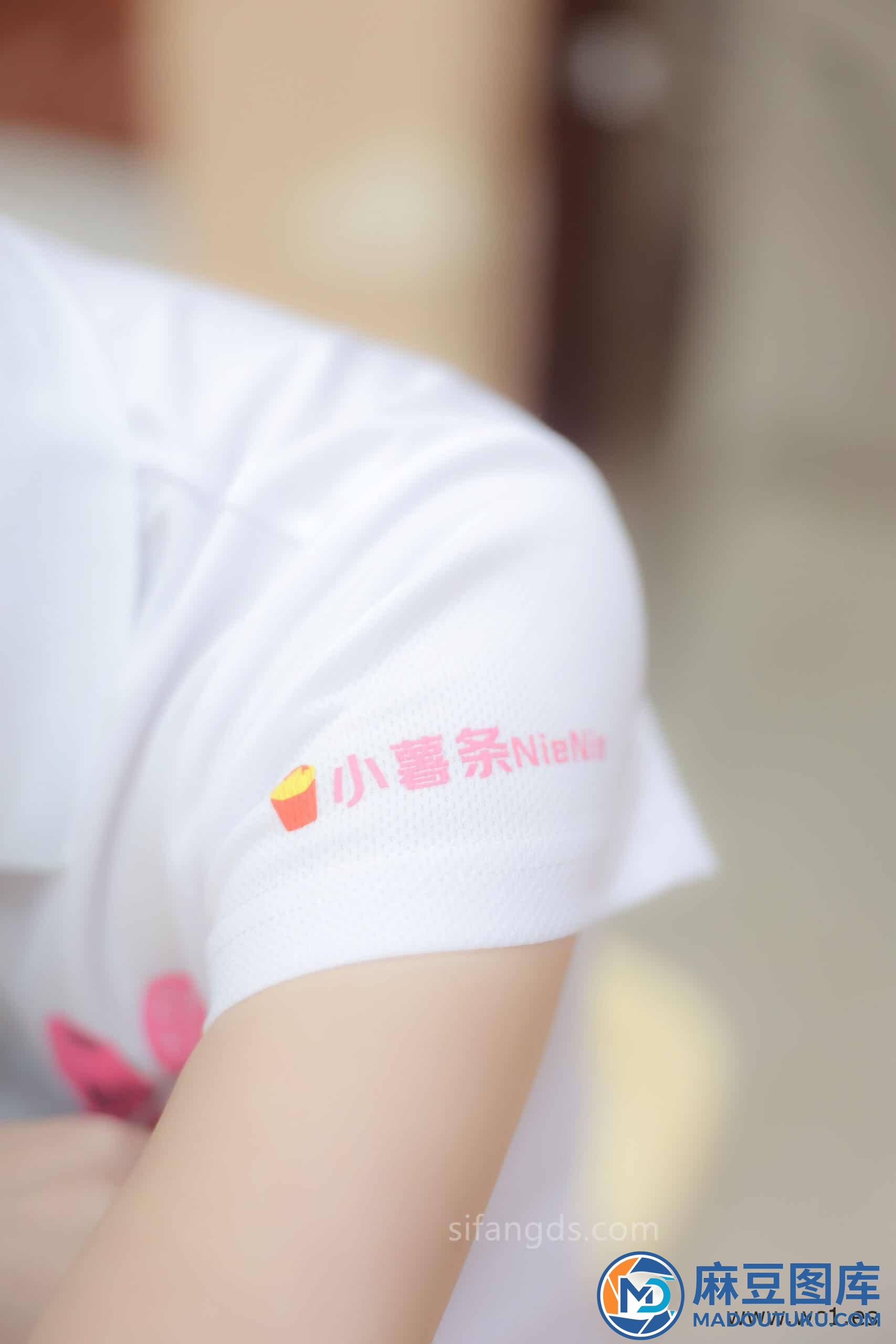 【私购流出】小薯条nienie《保龄球馆露出》
