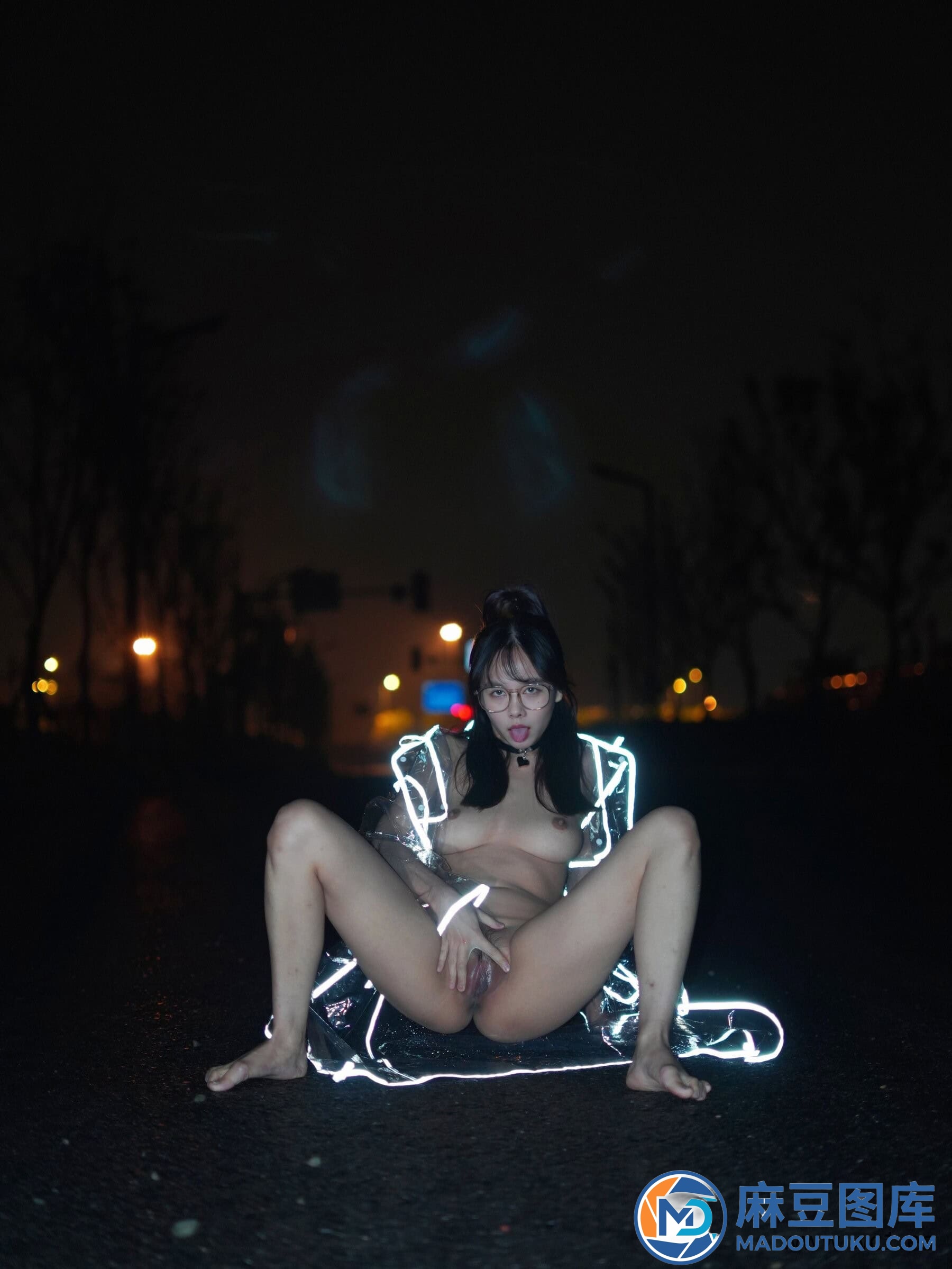 （Ceasonshot99）发光雨衣露出