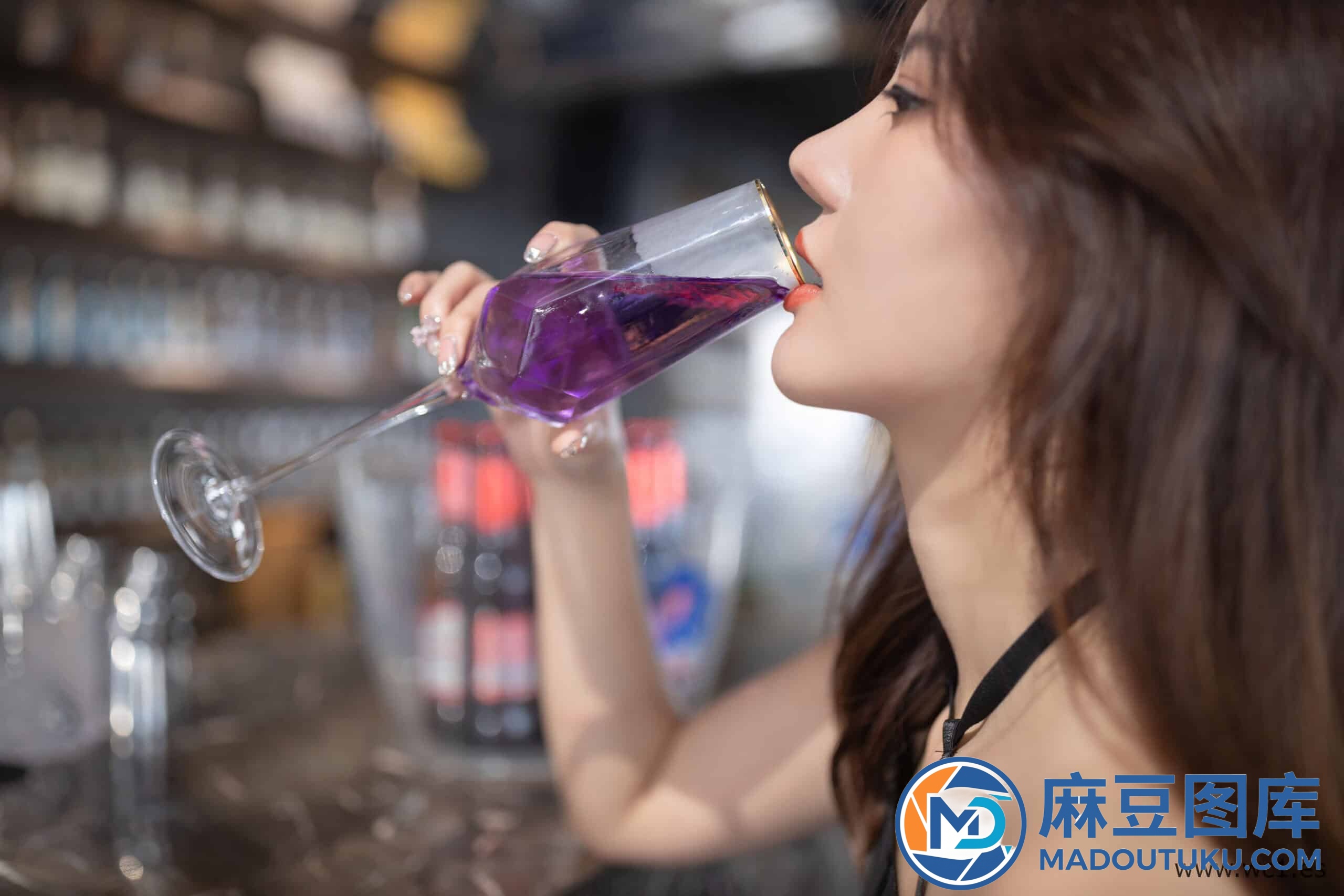 【国模套图】酒台黑丝 - 第 7 张
