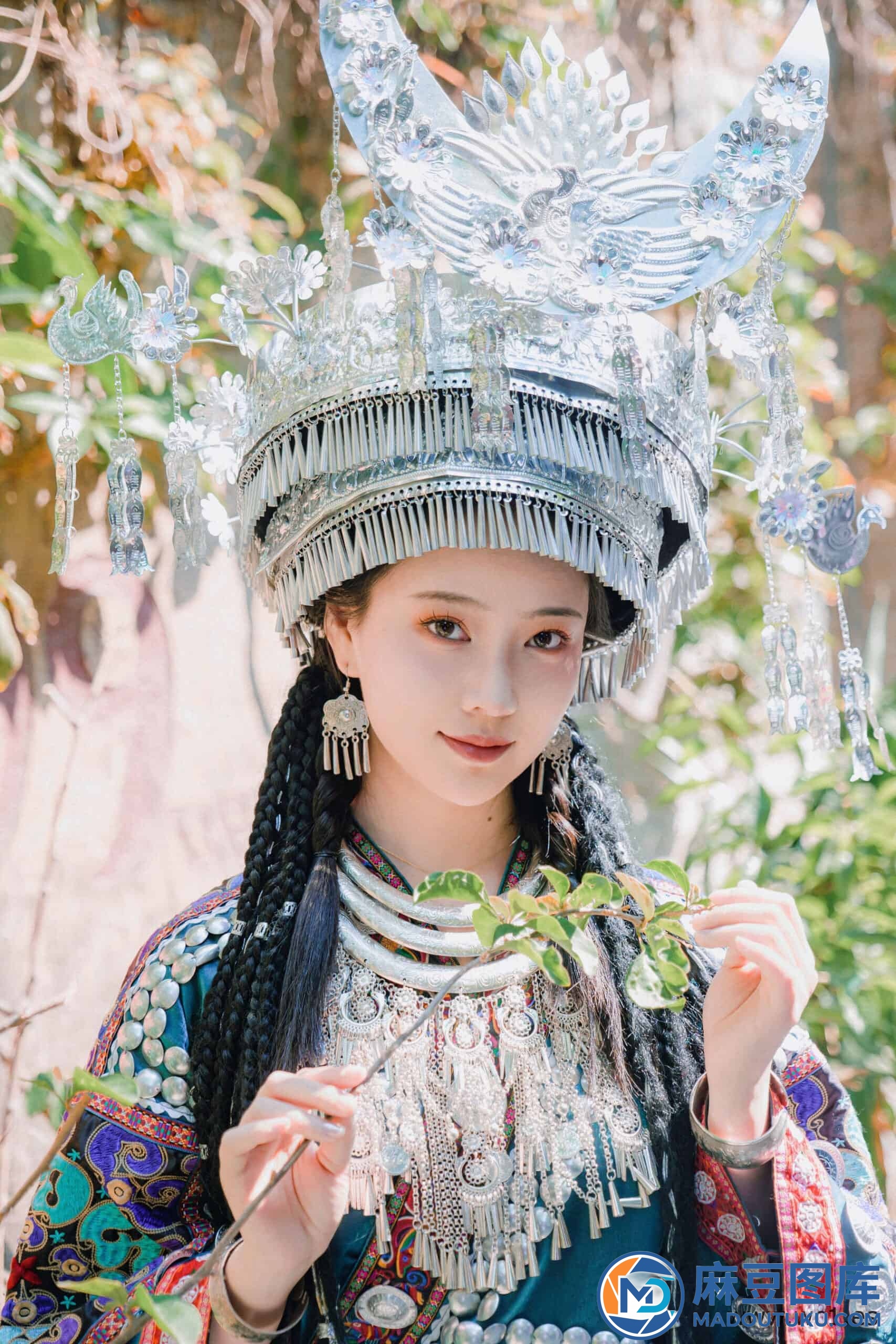 年年《苗疆少女》 - 第 3 张