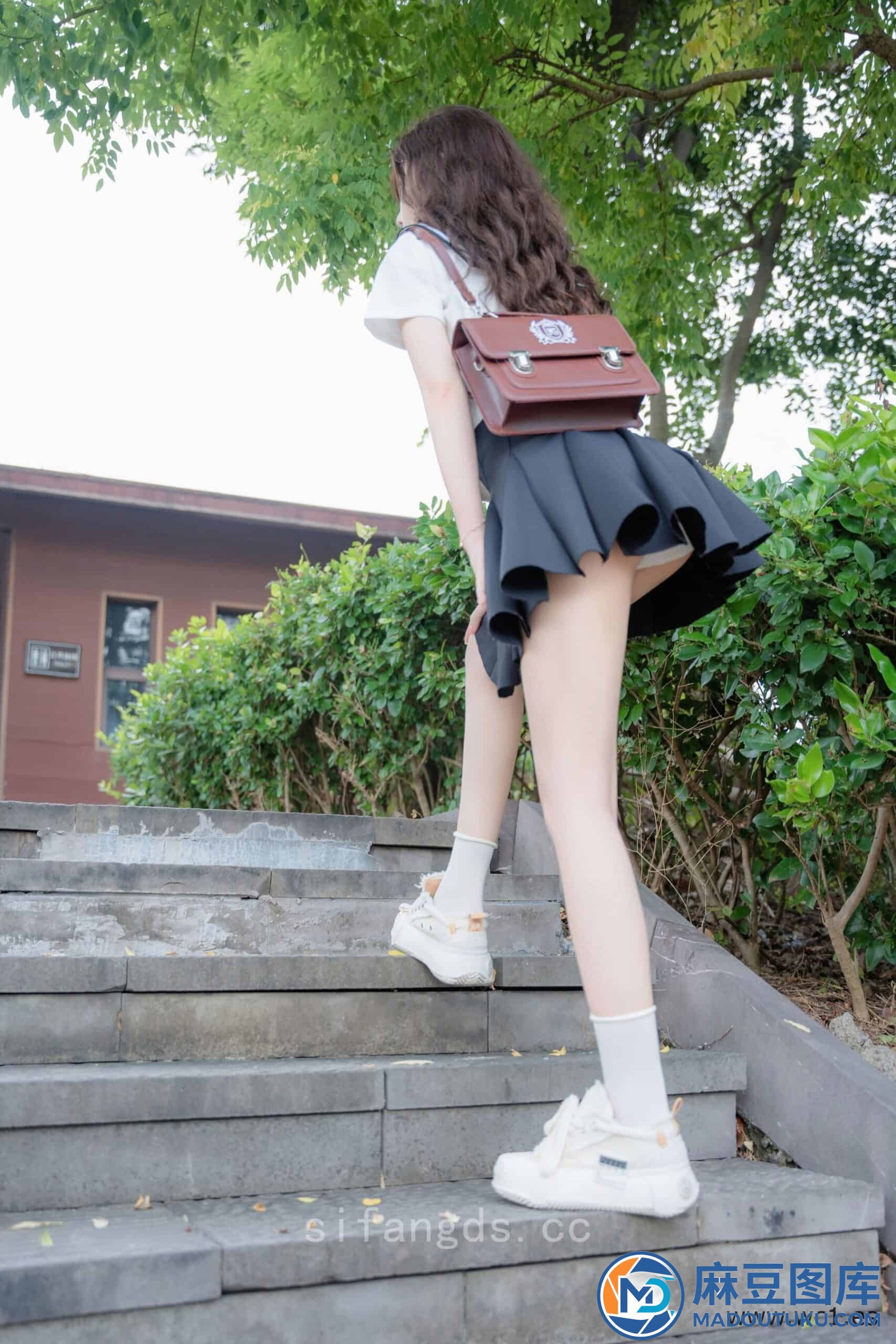 【私购流出】拍黄瓜girl《私购流出》（8948） - 第 8 张