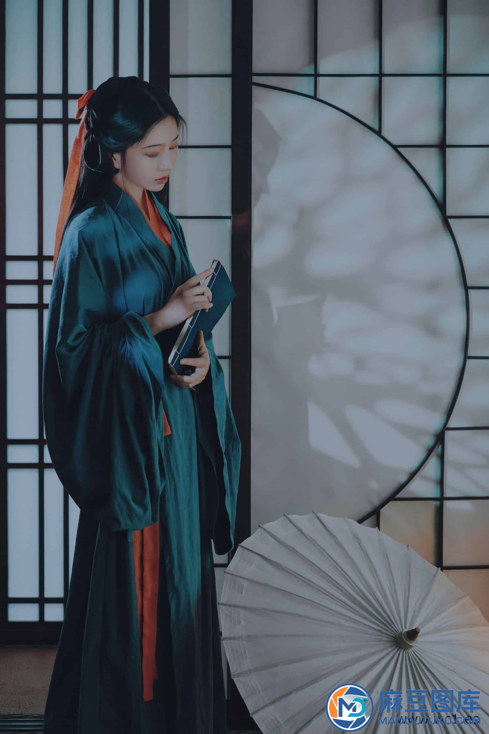 【国模套图】年年《汉宫春月》 - 第 6 张