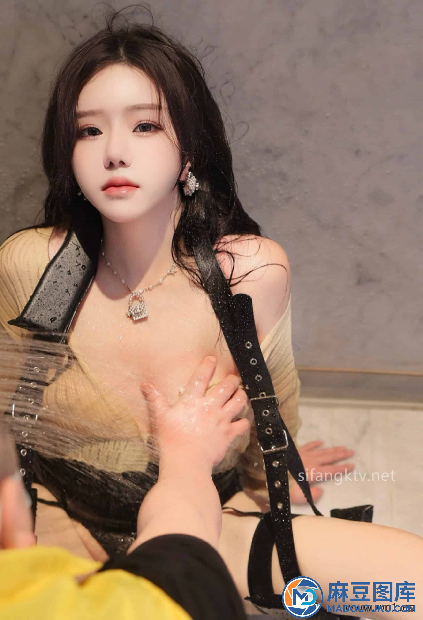 【私购流出】小薯条nienie《私购流出》（8181）