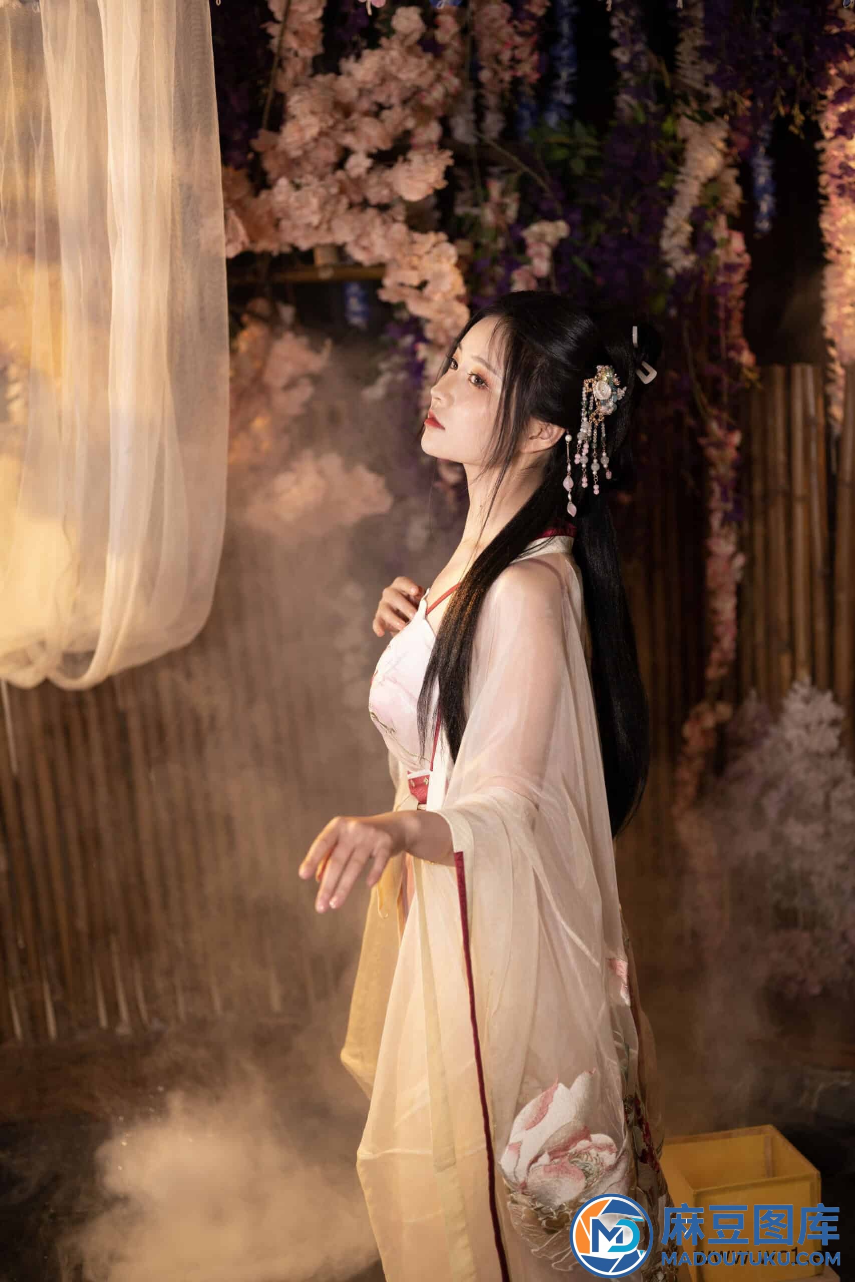 【国模套图】年年《出水芙蓉》 - 第 3 张
